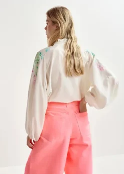 EA Hitrus Appliqued Top in Off White