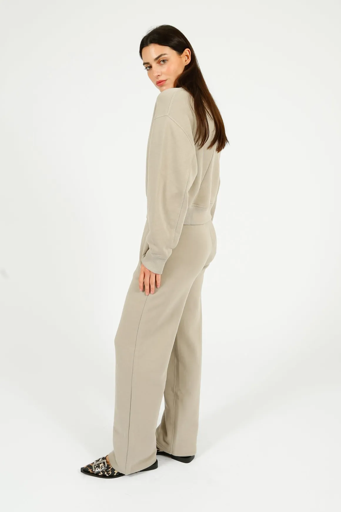 Ru0026B Vintage Terry Wideleg Sweatpant in Fossil